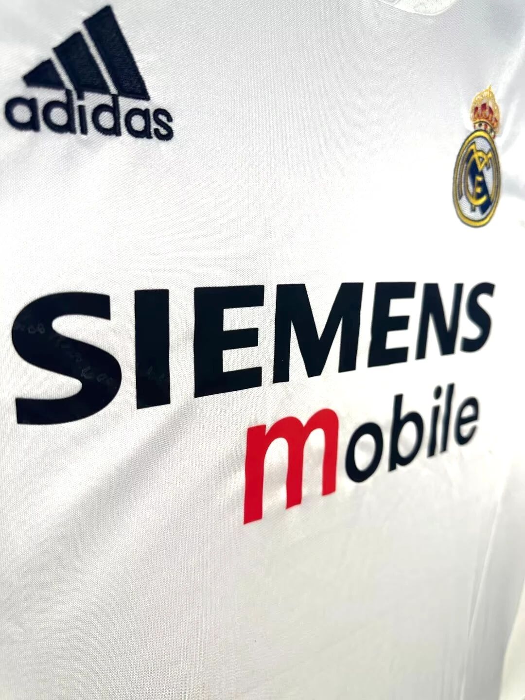 2004-05 Real Madrid Home Retro Jersey view 3