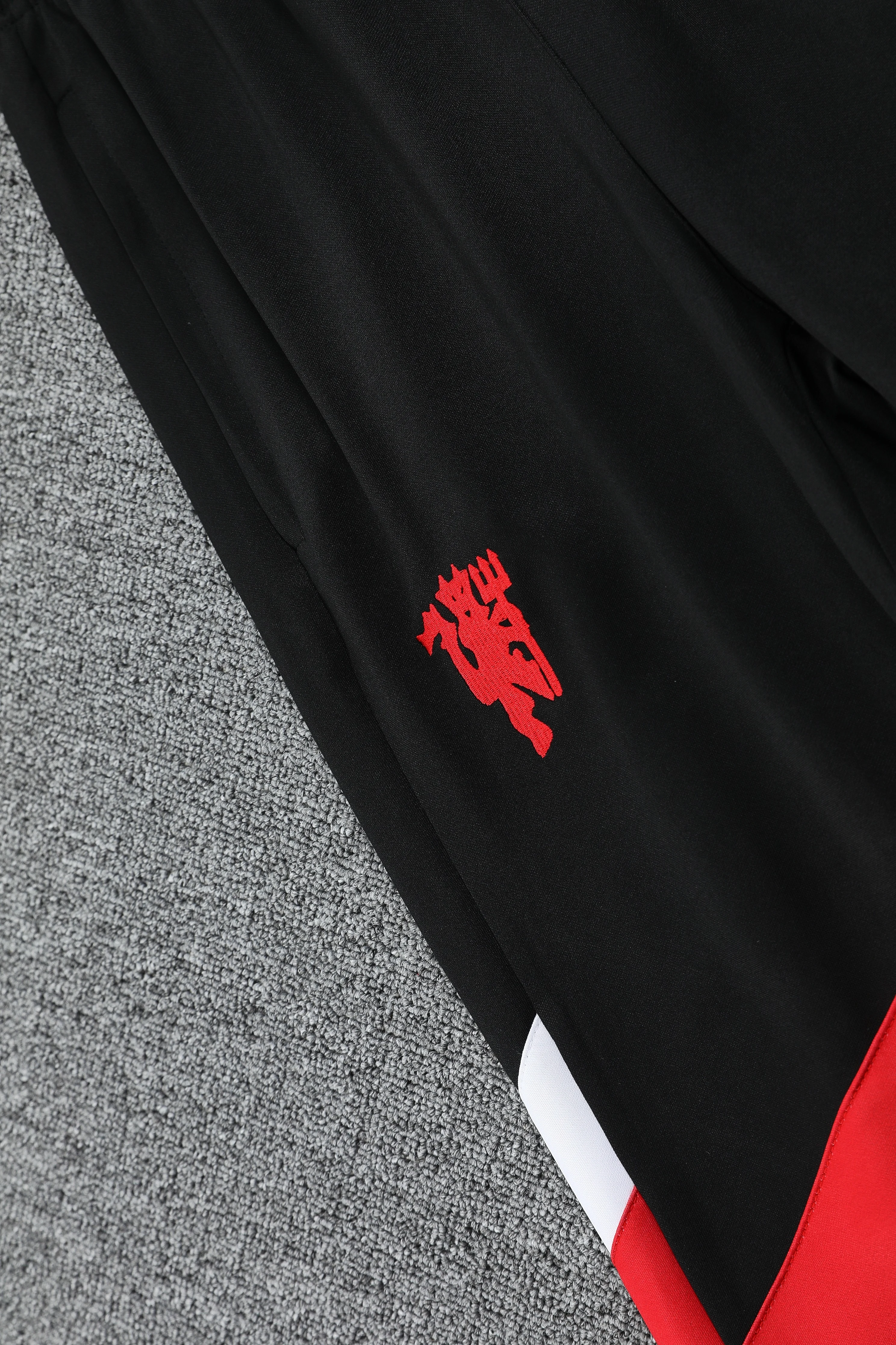 2025-26 Manchester United Black Training Hooded Jersey view 4