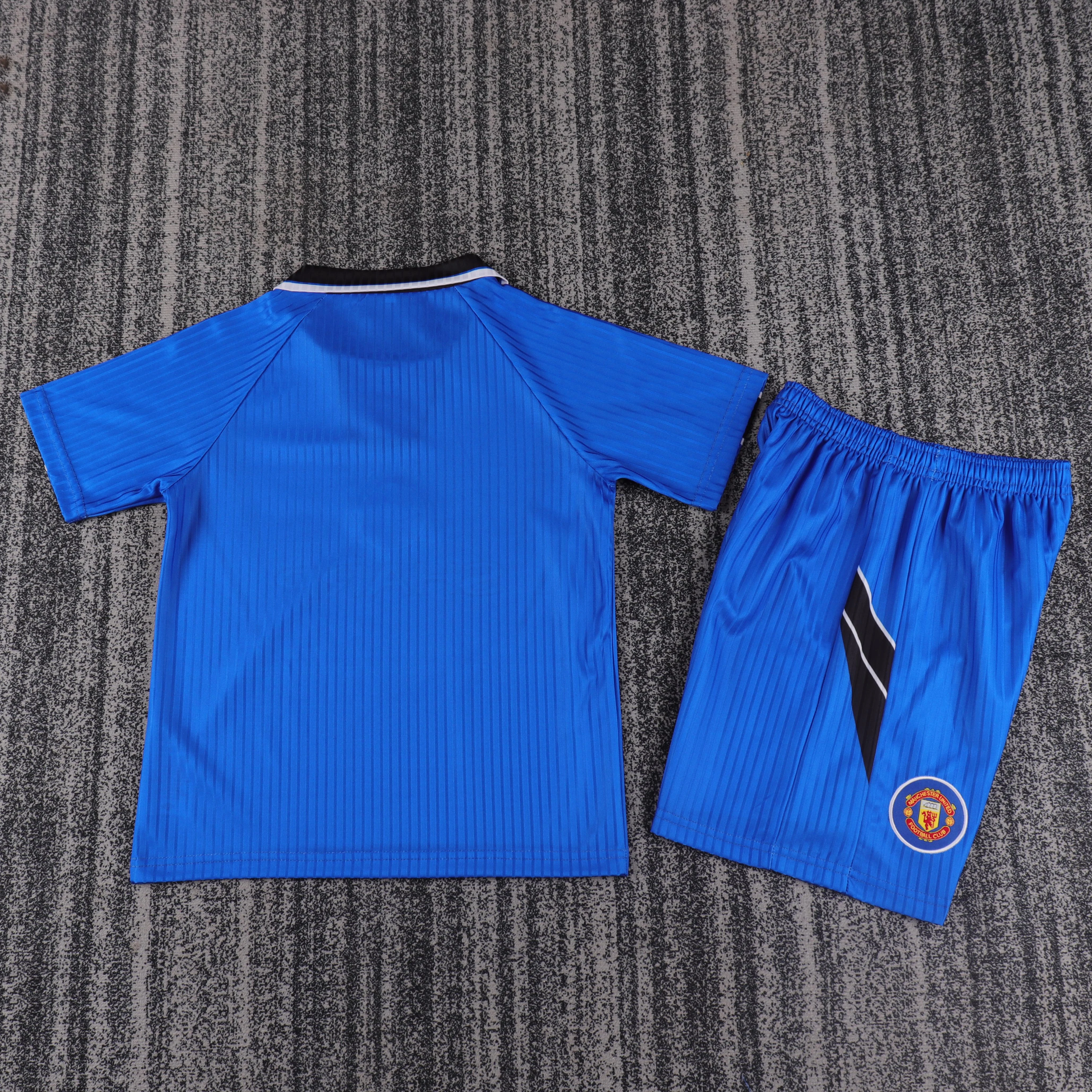 1996-98 Manchester United Away Shirt - Kids Sizes view 2