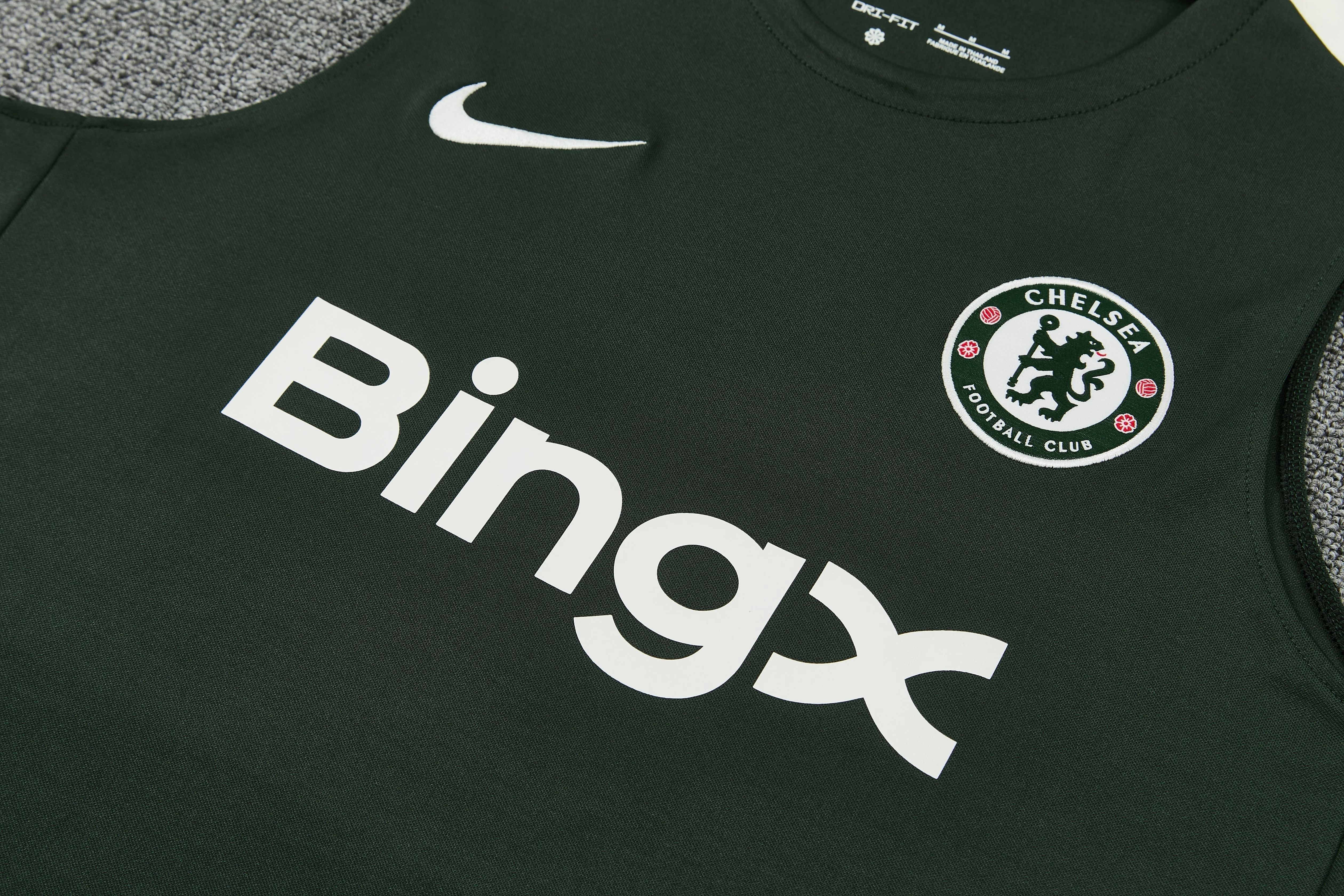 2025-26 Chelsea training vest jersey view 7