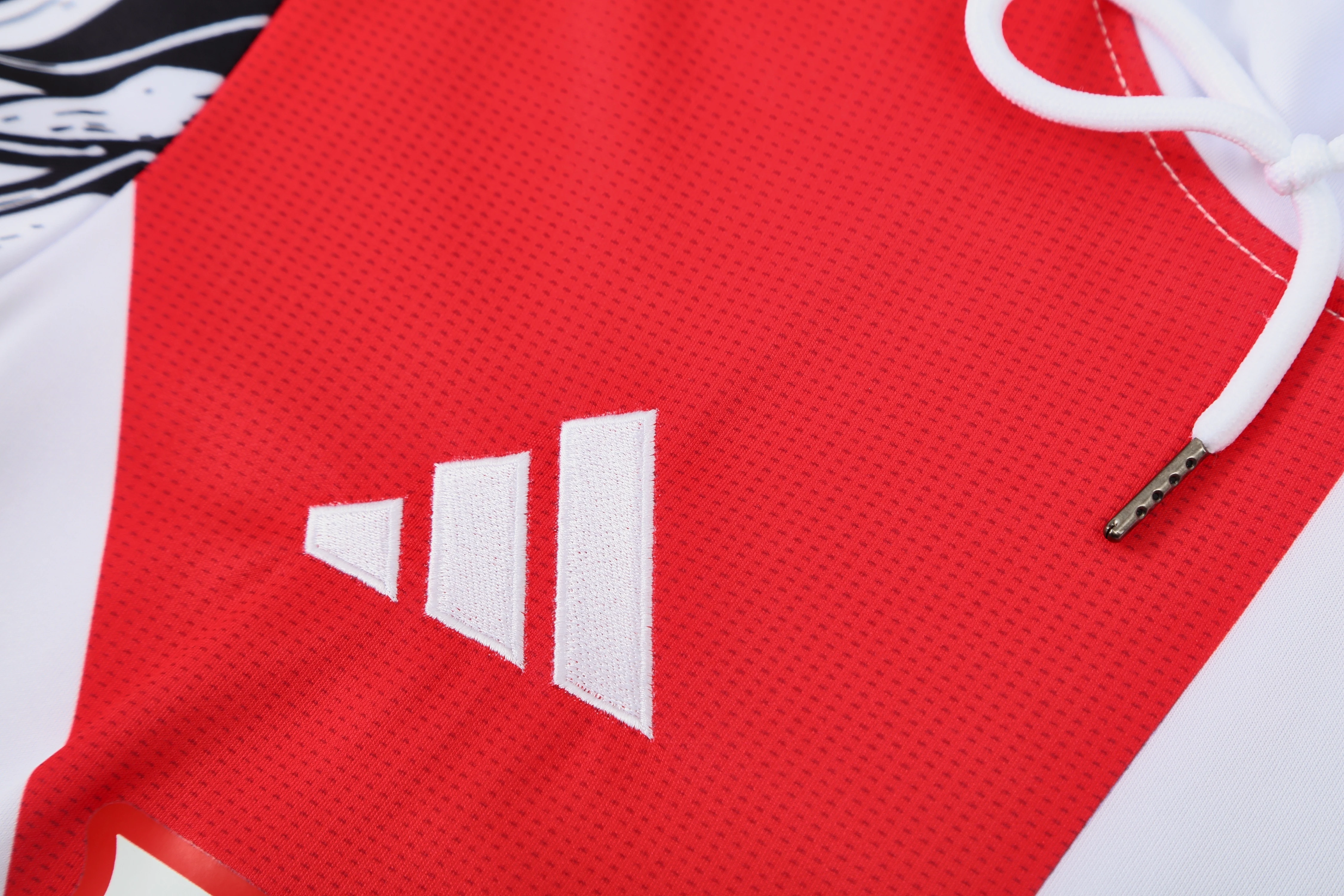 2025-26 Arsenal training kit hooded jersey view 5