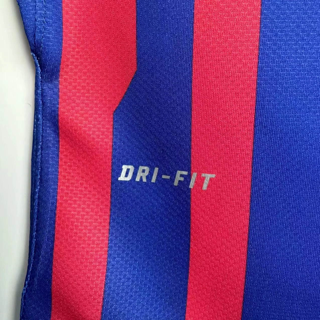2011-12 Barcelona Home Retro Jersey view 6