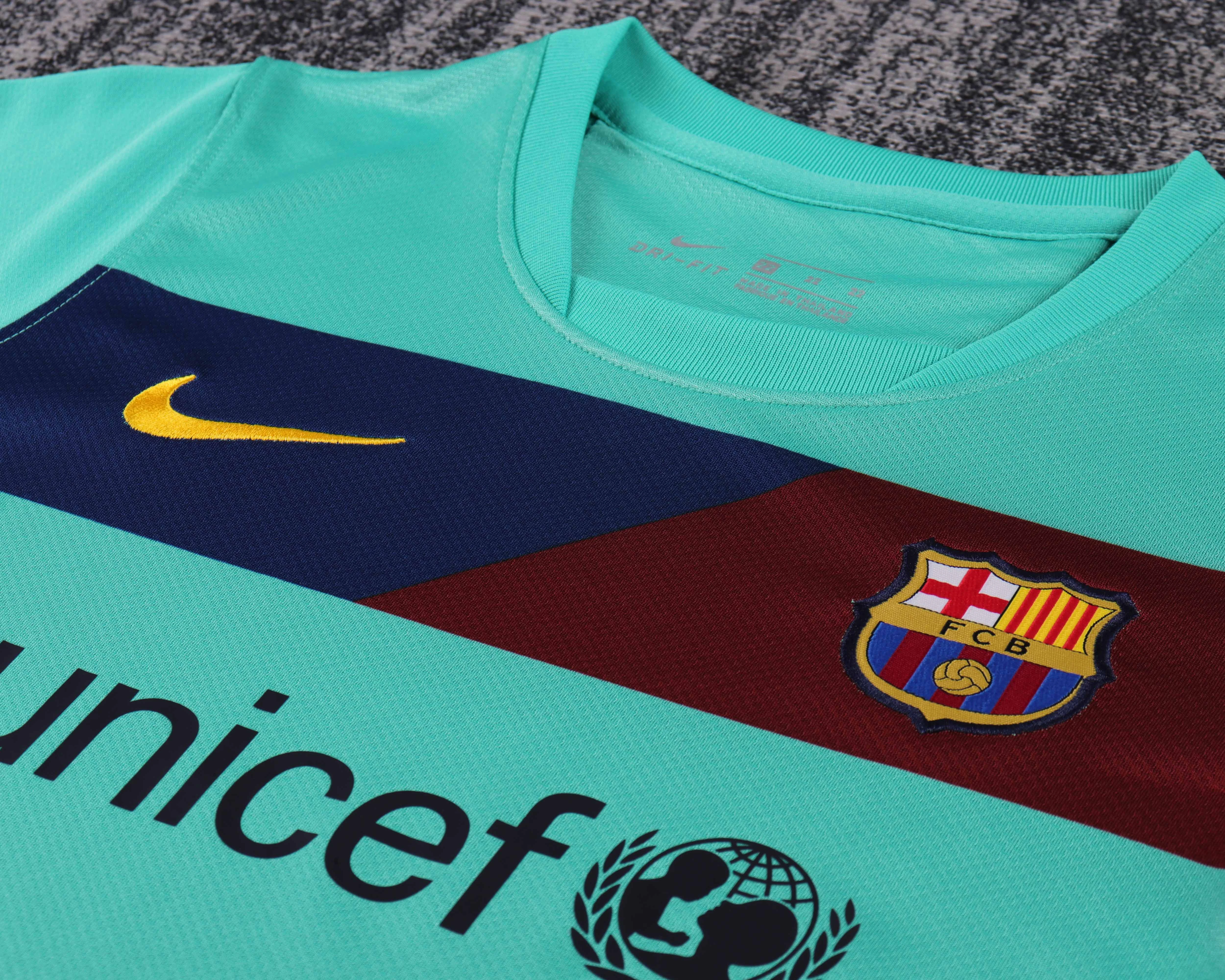 2010-11 Barcelona Away Retro Shirt - Kids Sizes view 9