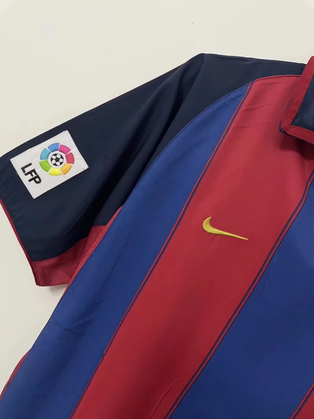 2003-04 Barcelona Home Retro Jersey view 9