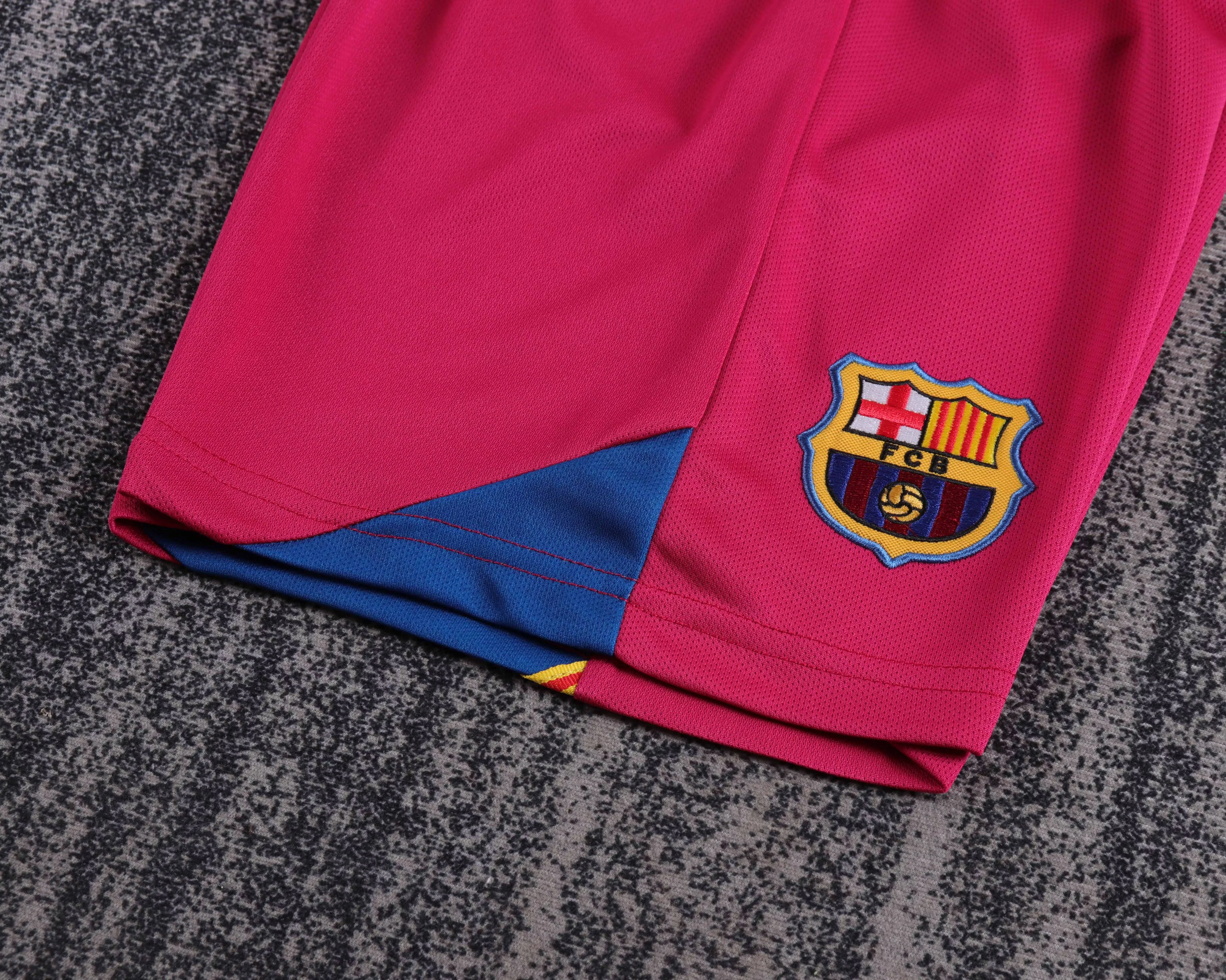 2005-06 Barcelona Home Champions League Retro Shirt - Kids Size view 11