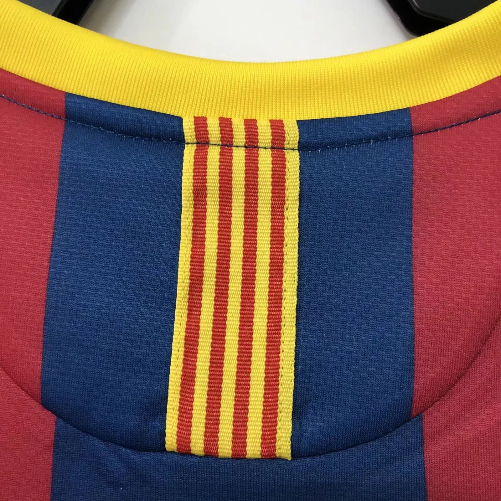 2010-11 Barcelona Home Retro Jersey view 3