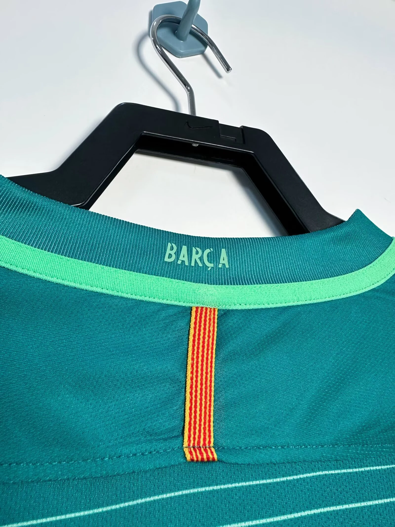2016-17 Barcelona Second Away Retro Jersey view 4