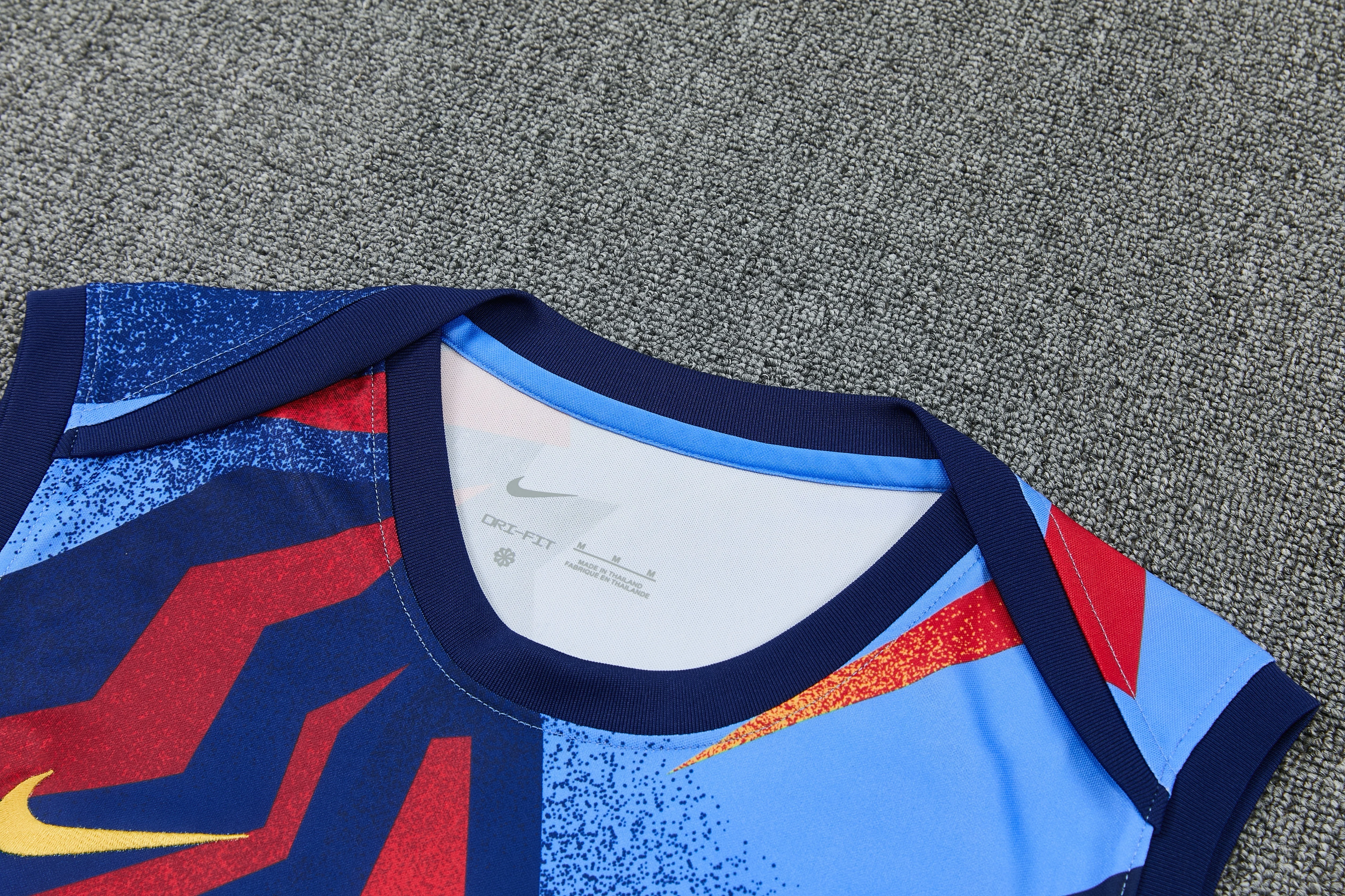 2025-26 Barcelona vest training jersey view 9