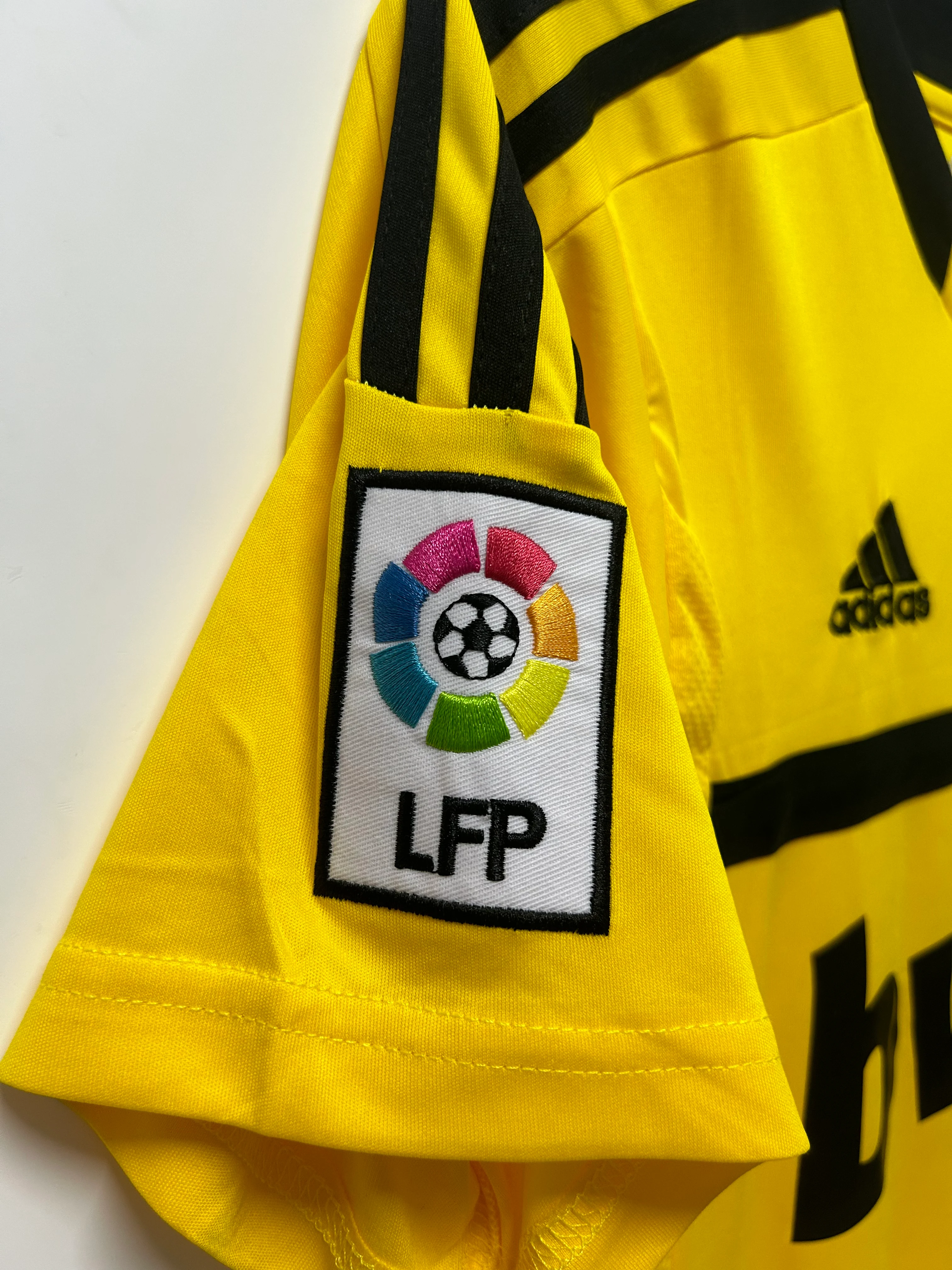 2011-12 Real Madrid Yellow Goalkeeper Retro Jersey view 3