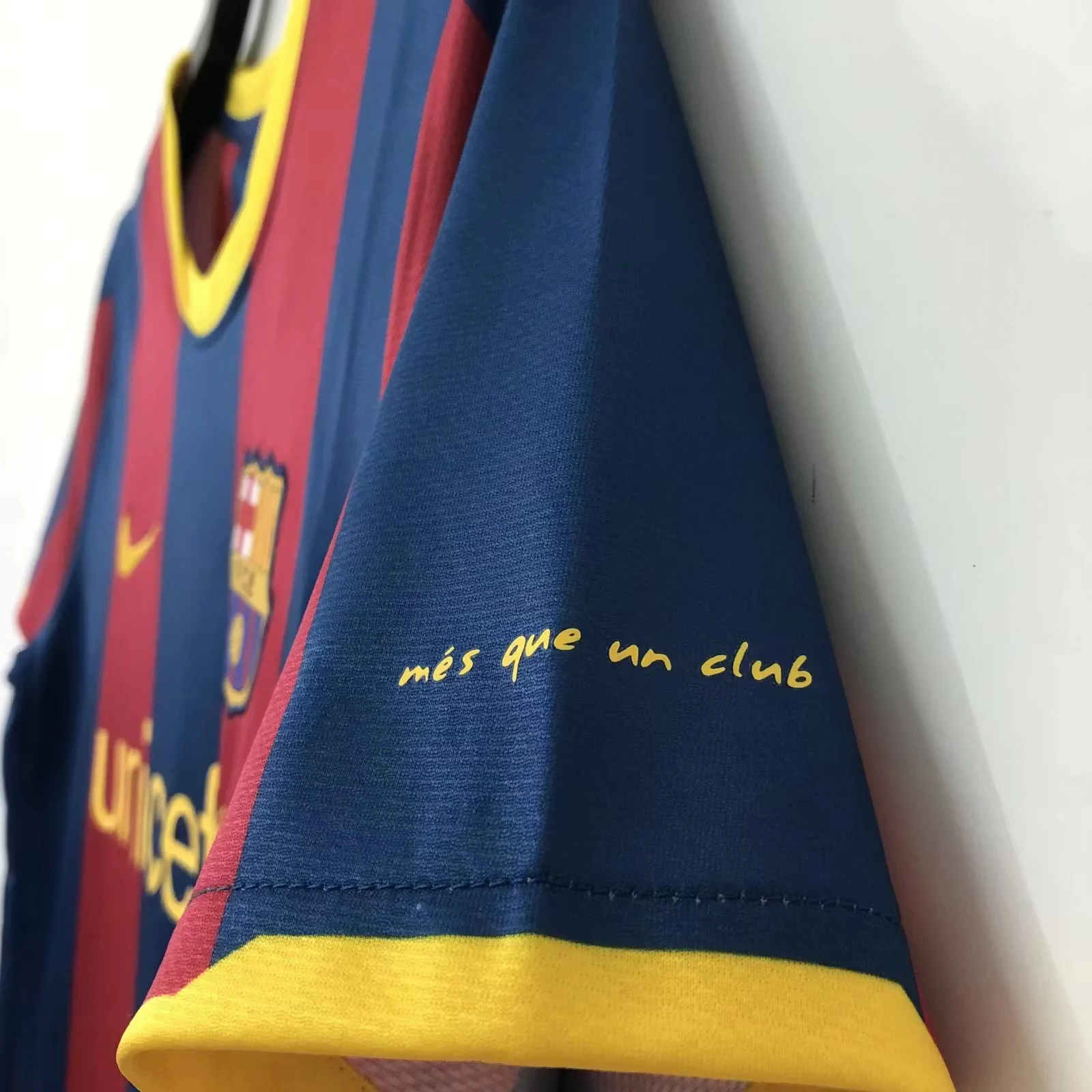2010-11 Barcelona Home Retro Jersey view 8