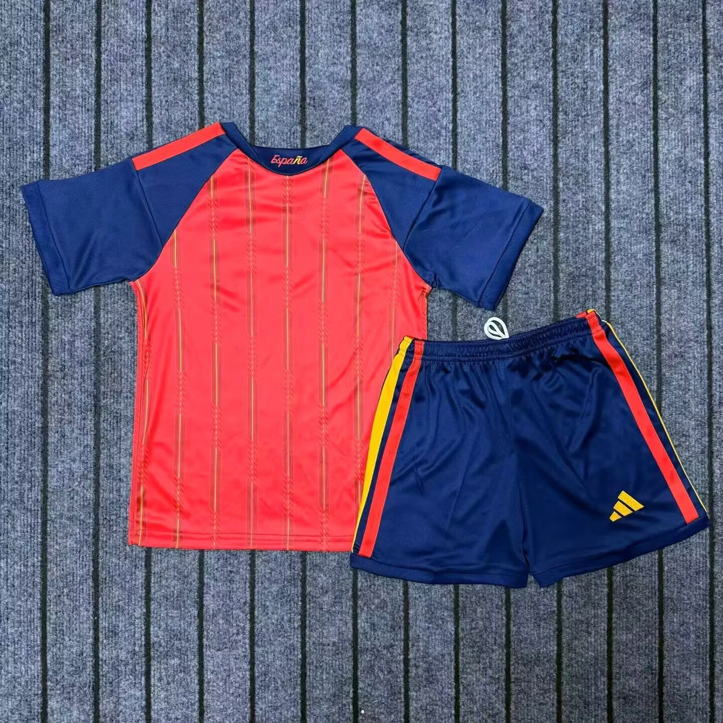 2026-27 Spain Home Jersey (Two Stars) – Kids' Version view 2