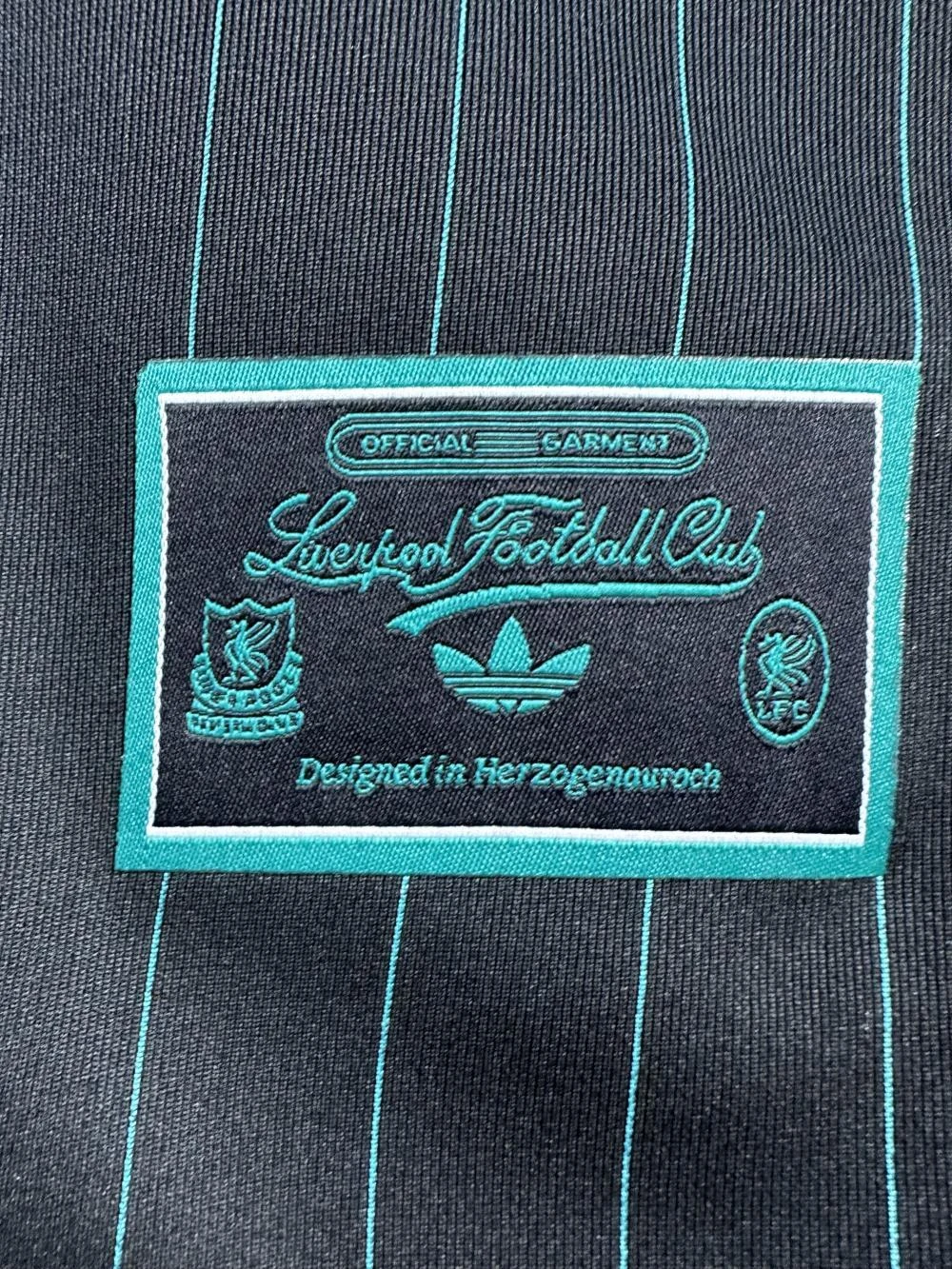 2025-26 Liverpool Retro Kit view 4
