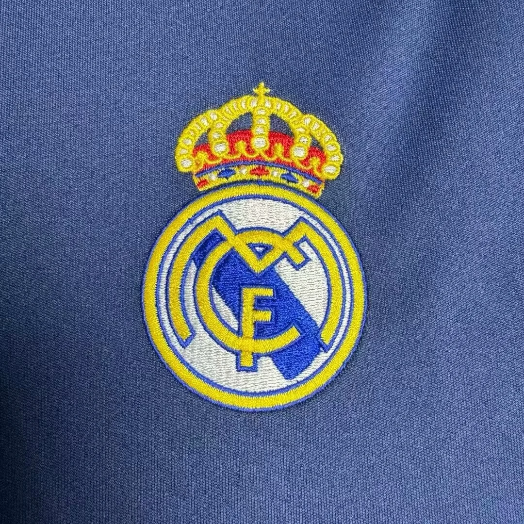 2005-06 Real Madrid Away Retro Jersey view 5