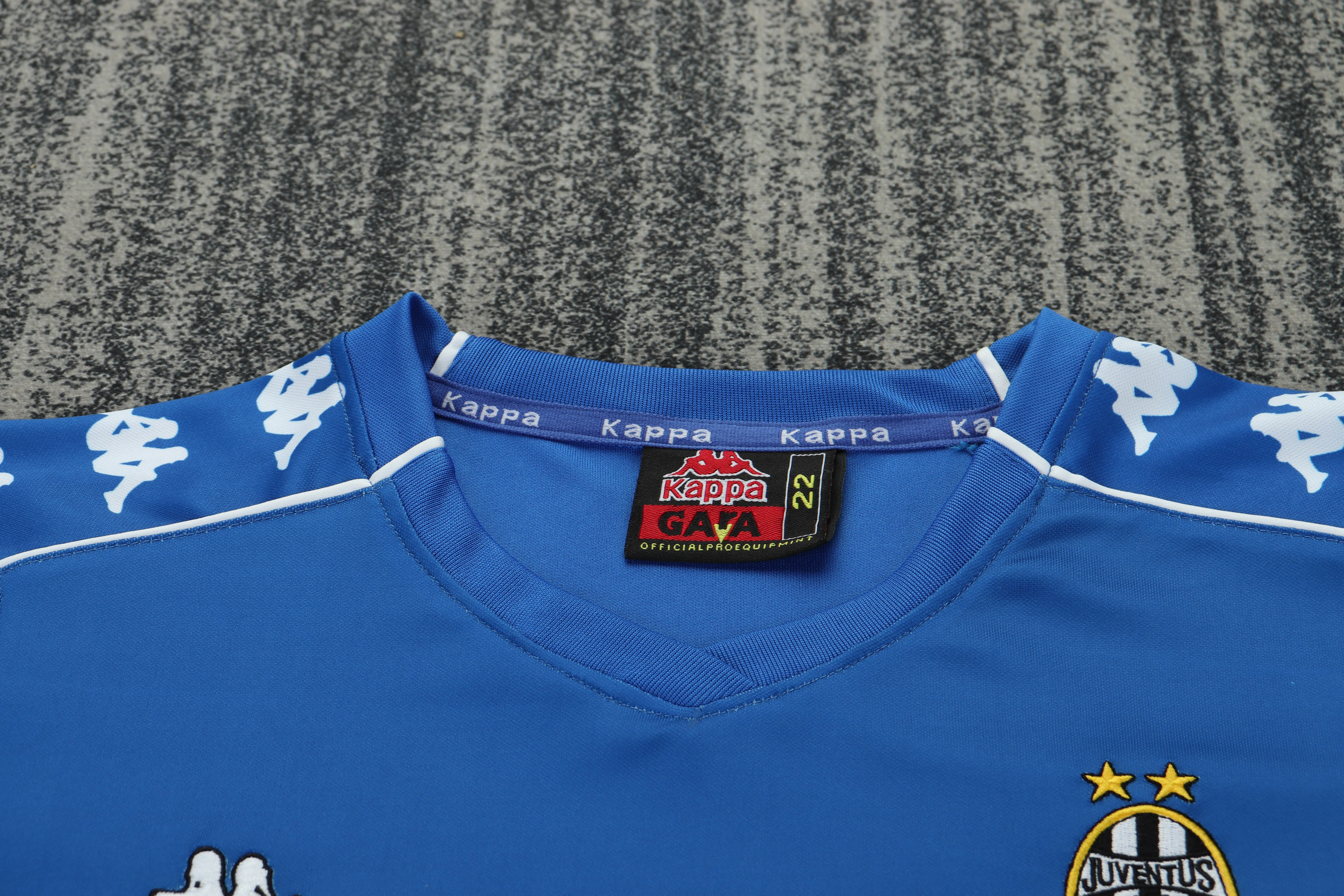 1999-00 Juventus Away Retro Jersey - Children's view 7