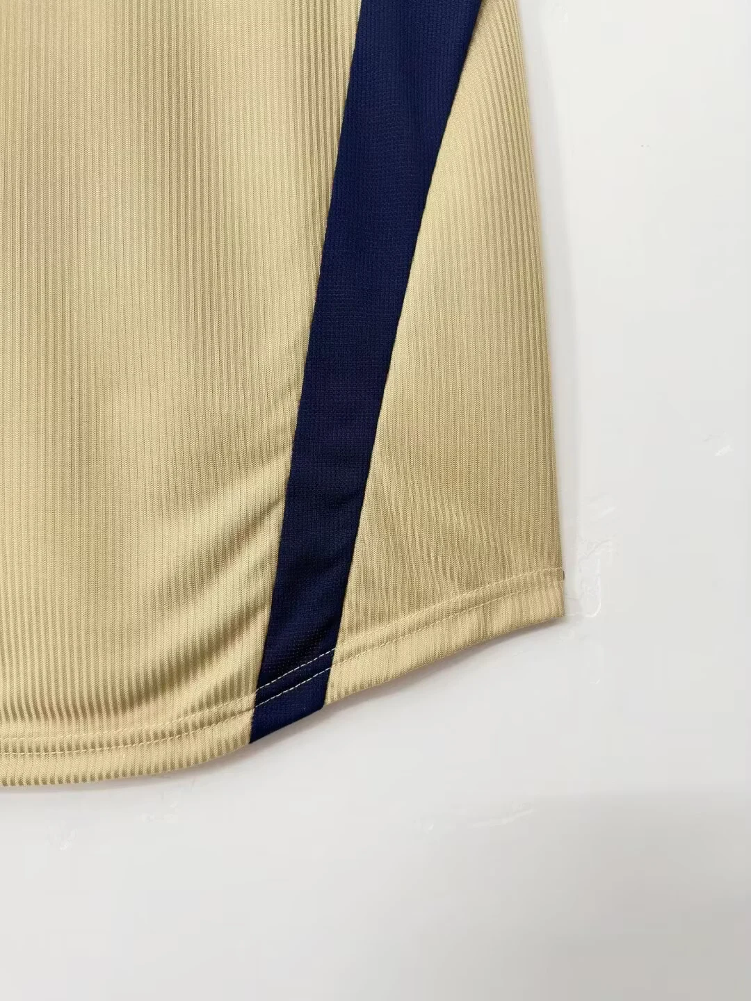2001-02 Arsenal Away Retro Shirt view 3
