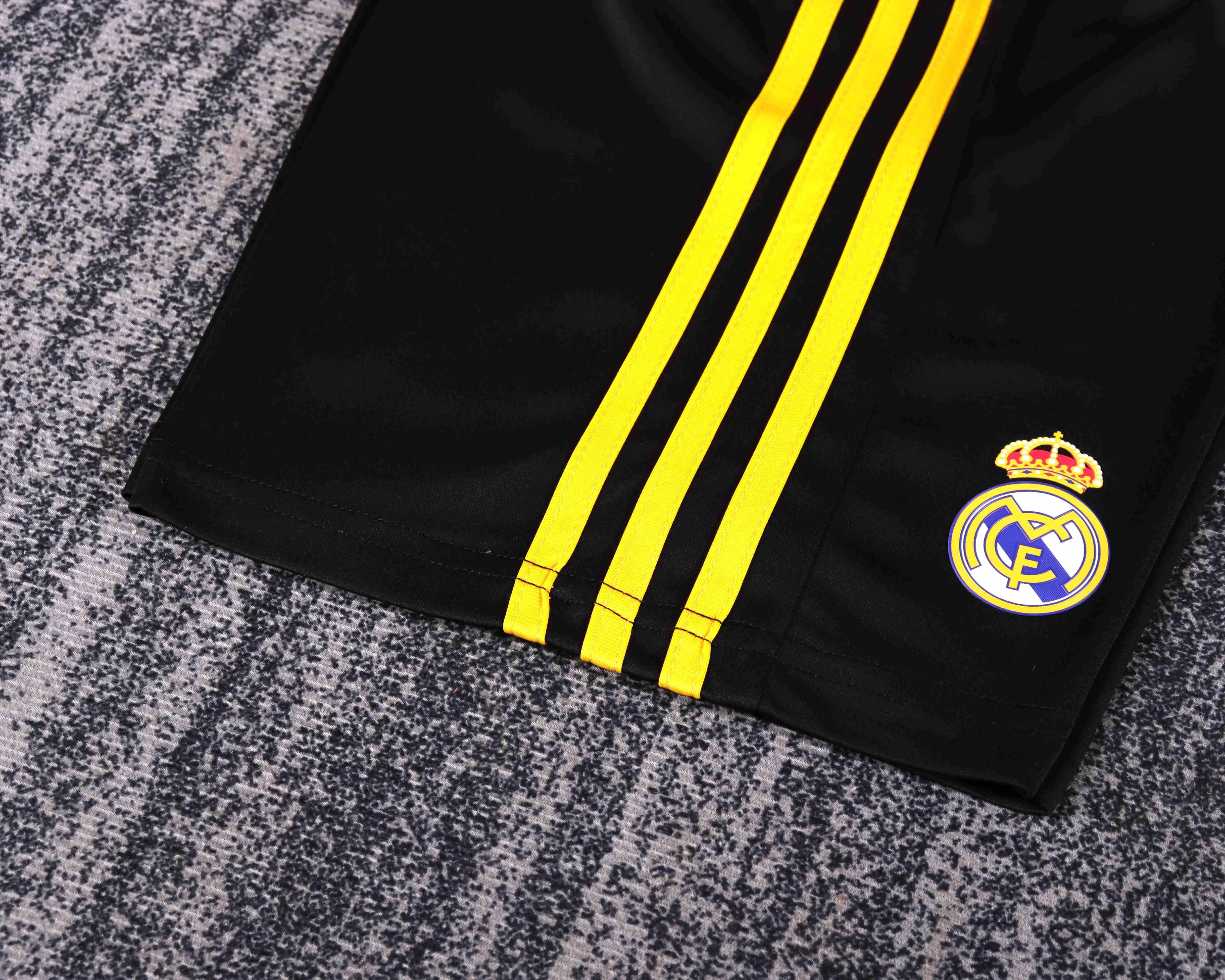 2011-12 Real Madrid Goalkeeper Retro Black Shirt - Kids view 12