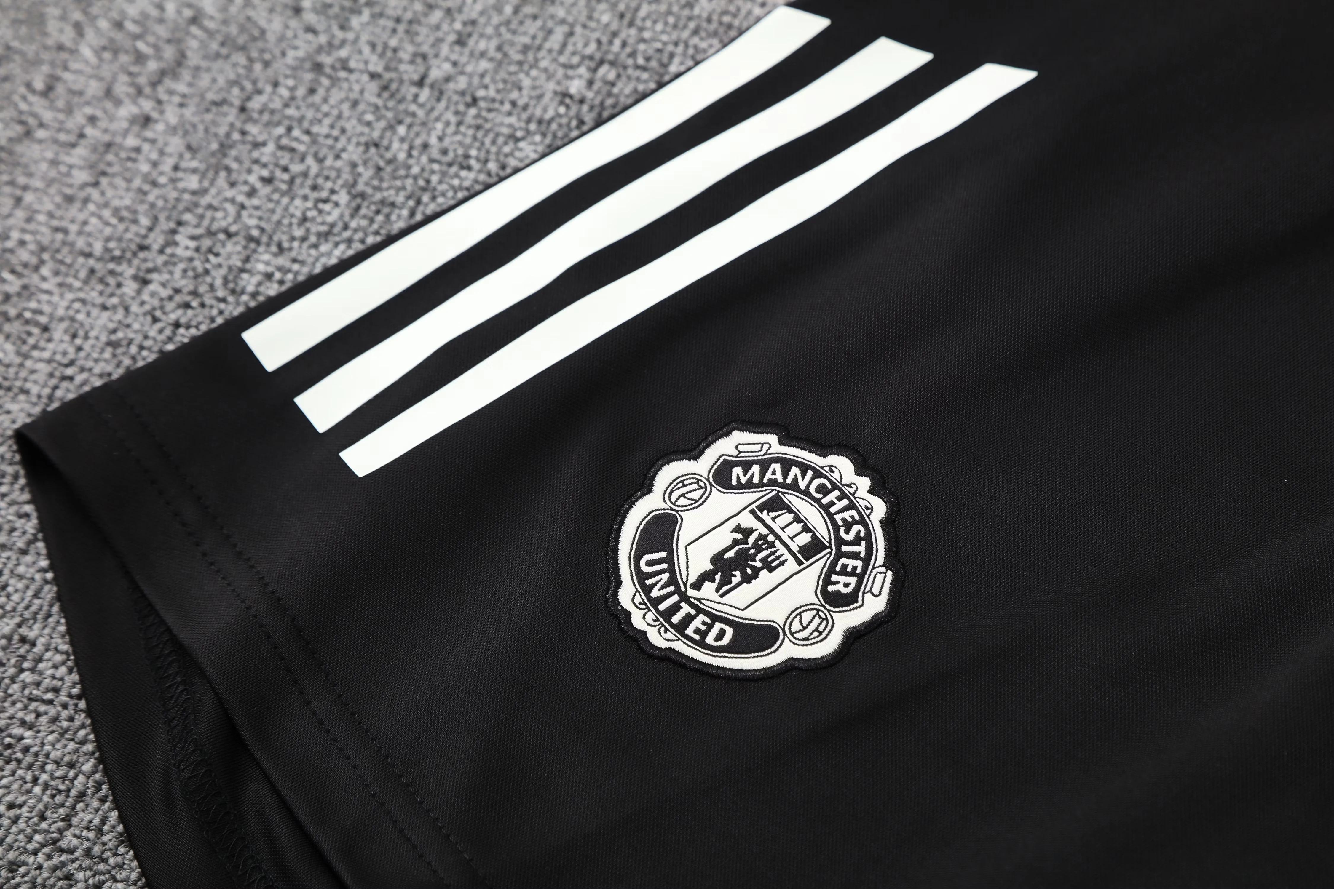 2025-26 Manchester United white short-sleeved training jersey view 5