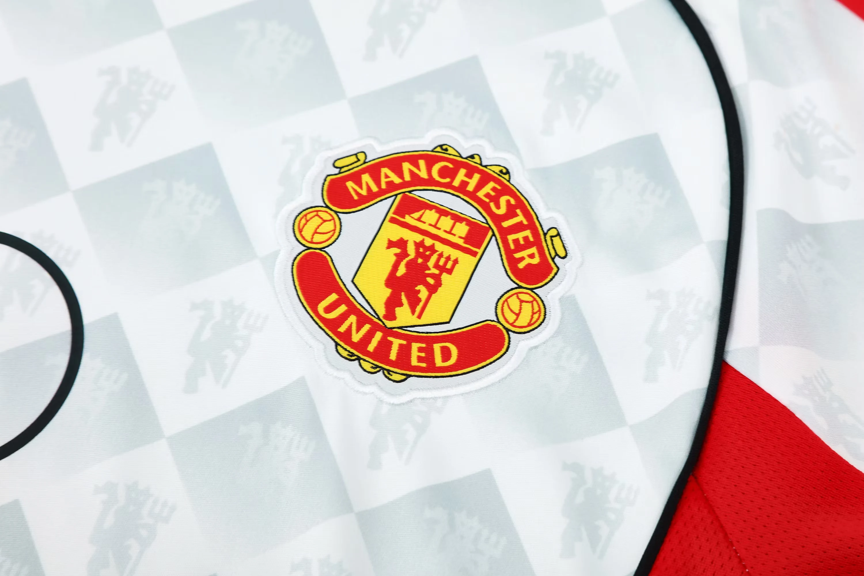 2025-26 Manchester United white short-sleeved training jersey view 5