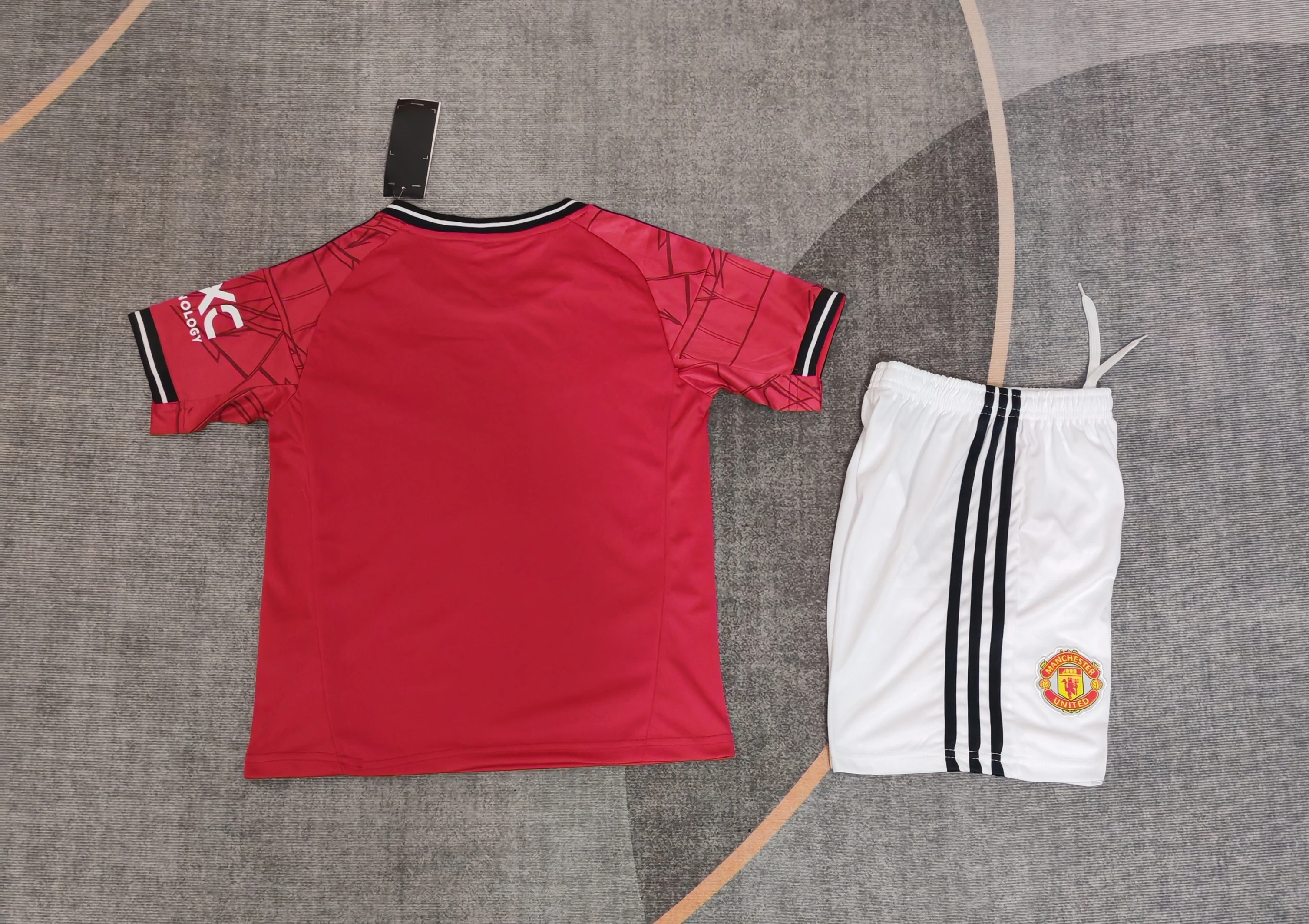 2025-26 Manchester United Home Shirt - Kids Size view 2