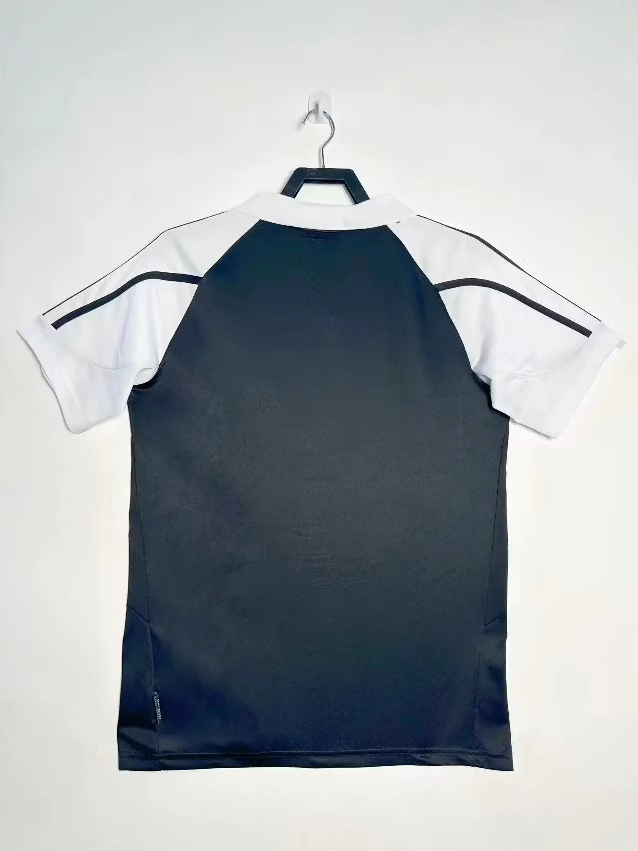 2001-02 Real Madrid Away Retro Jersey view 2