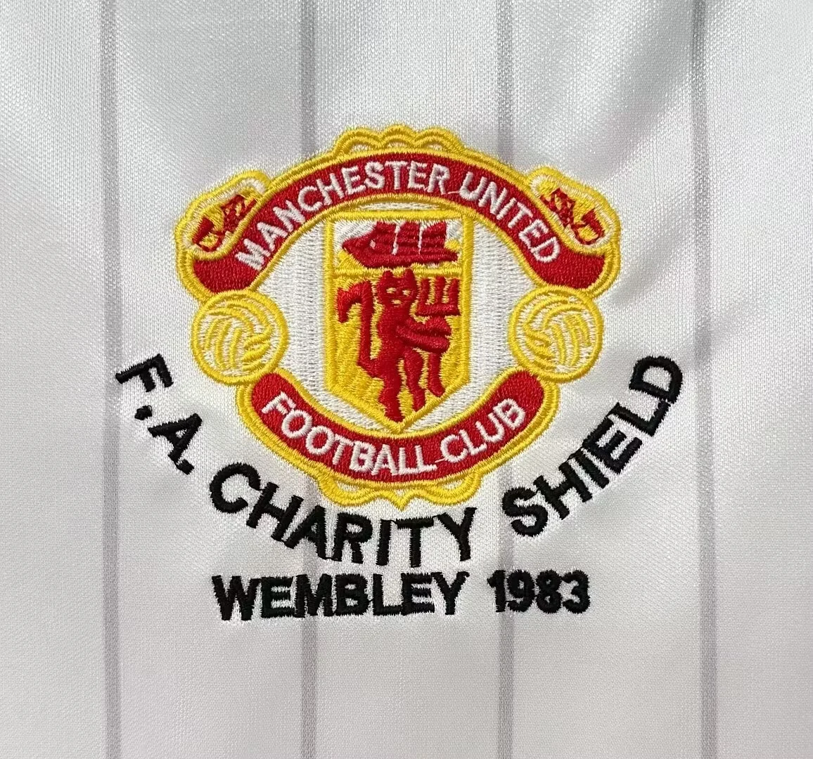 1983 Manchester United away retro jersey view 6