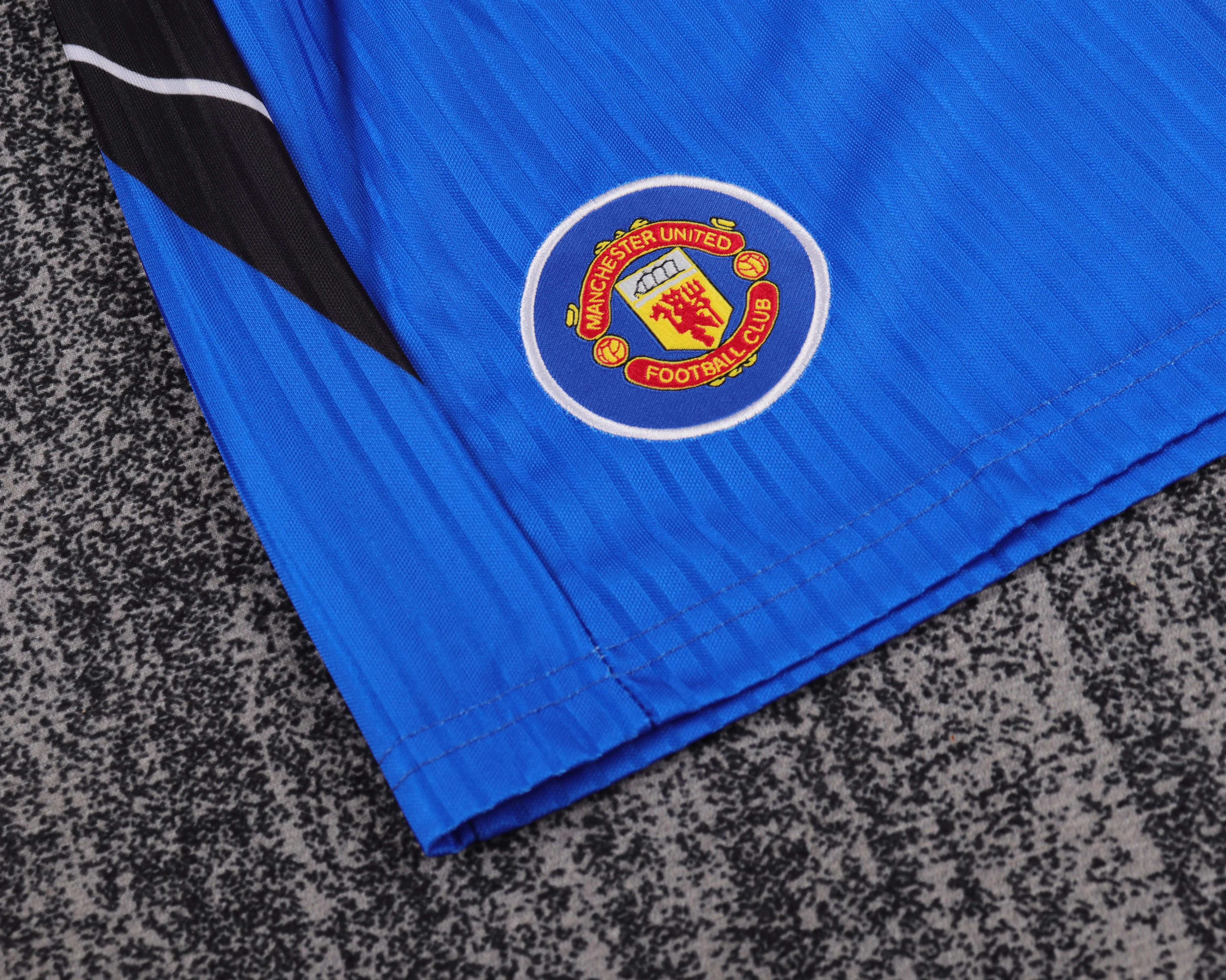 1996-98 Manchester United Away Shirt - Kids Sizes view 5