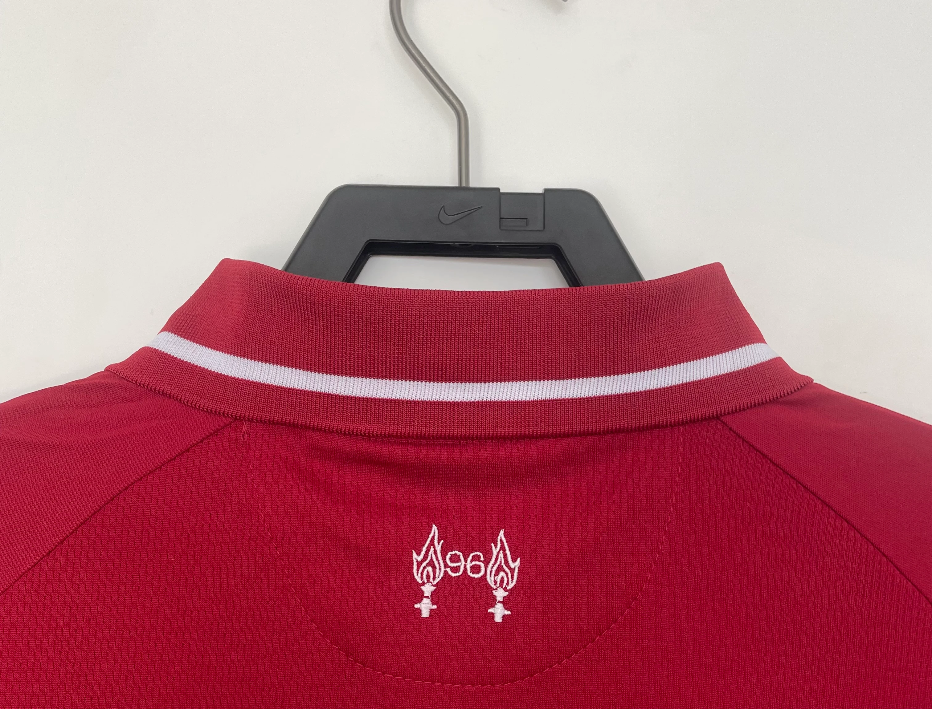 2018-19 Liverpool Home Retro Jersey view 8