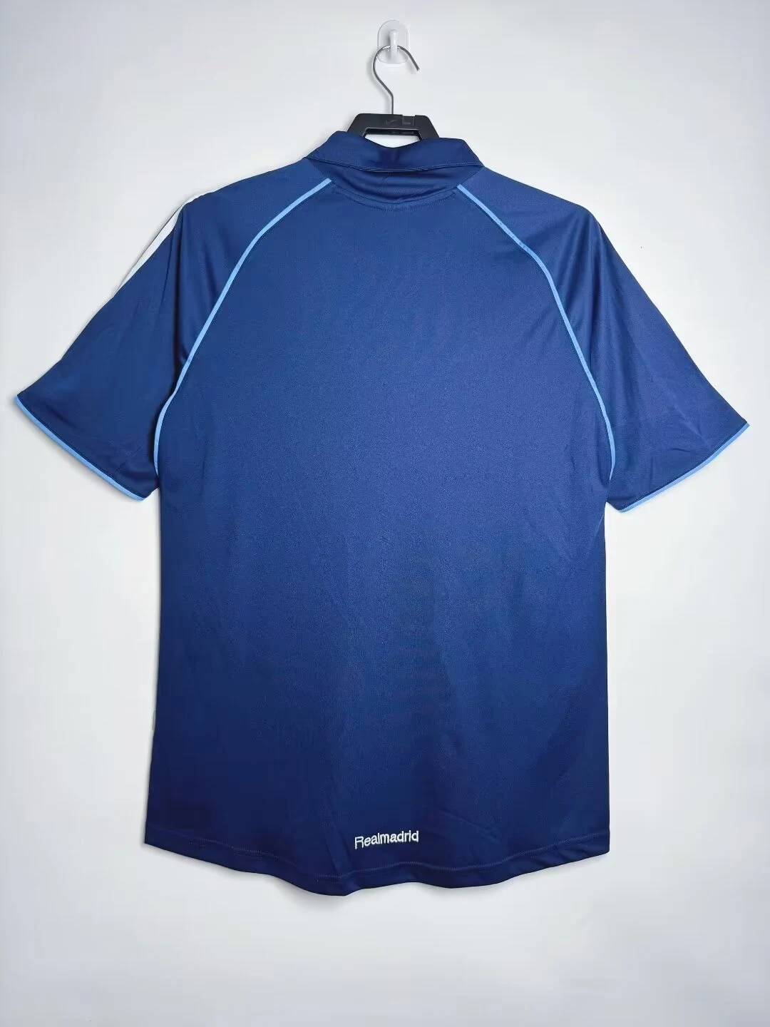 2005-06 Real Madrid Away Retro Jersey view 2