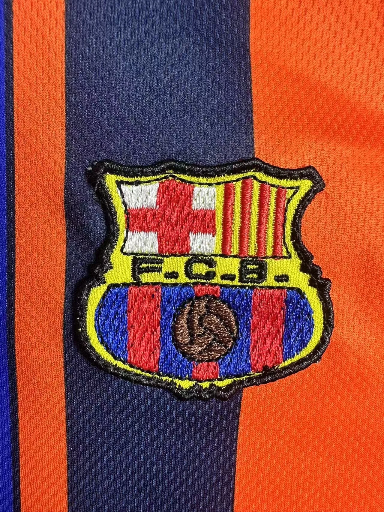 1997-98 Barcelona Away Retro Jersey view 7