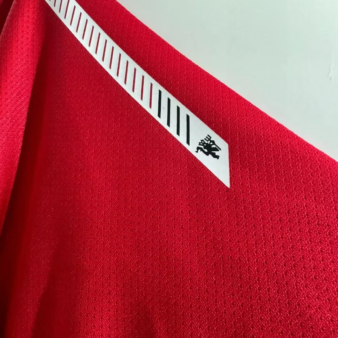 2010-11 Manchester United Home Retro Shirt view 3