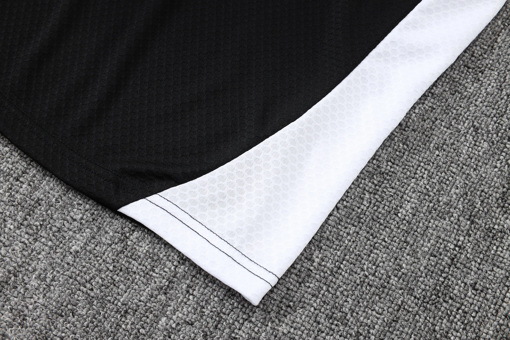 2025-26 season Bayern Munich black short-sleeved training kit view 5