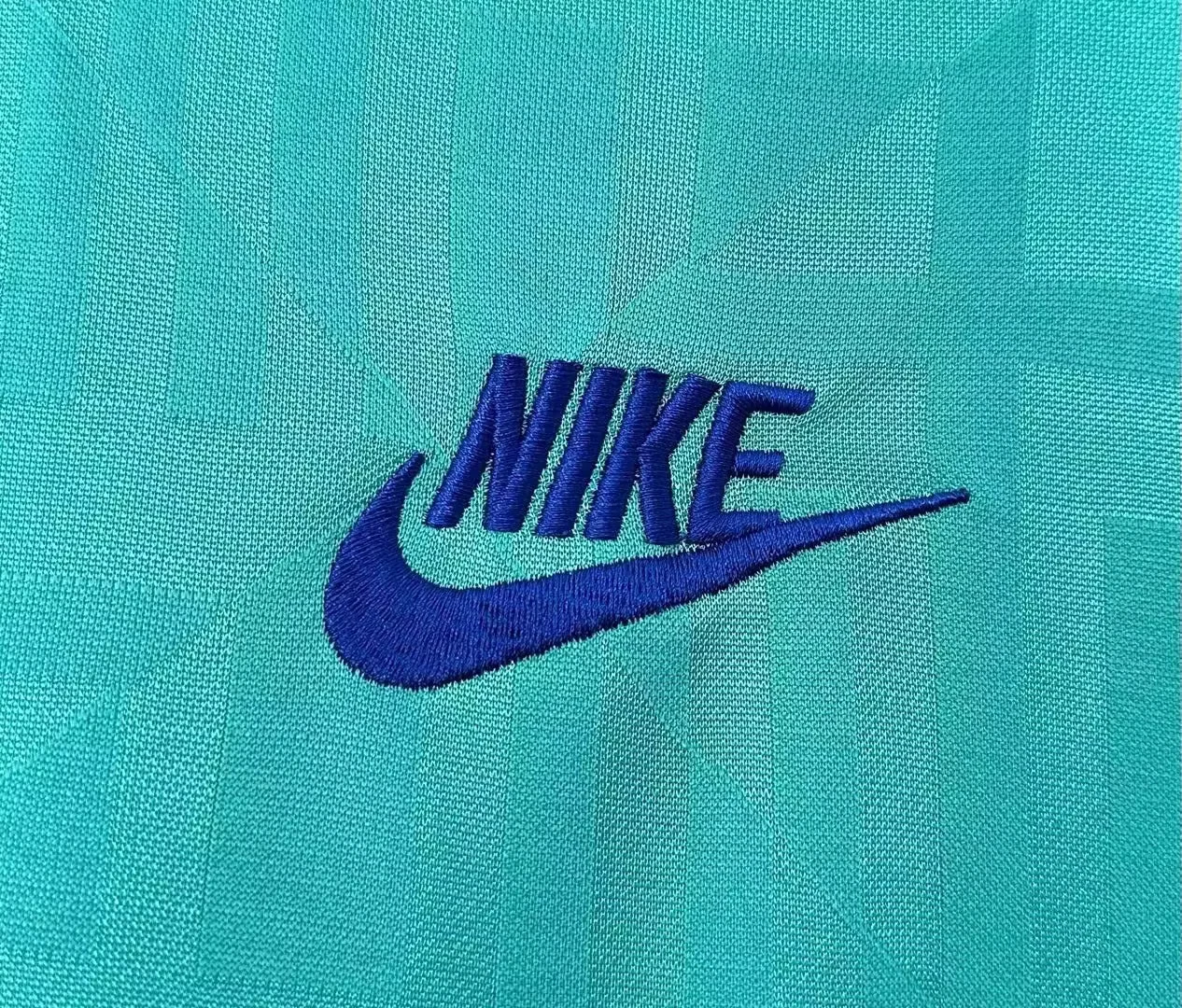 2019-20 Barcelona Home Retro Jersey view 5