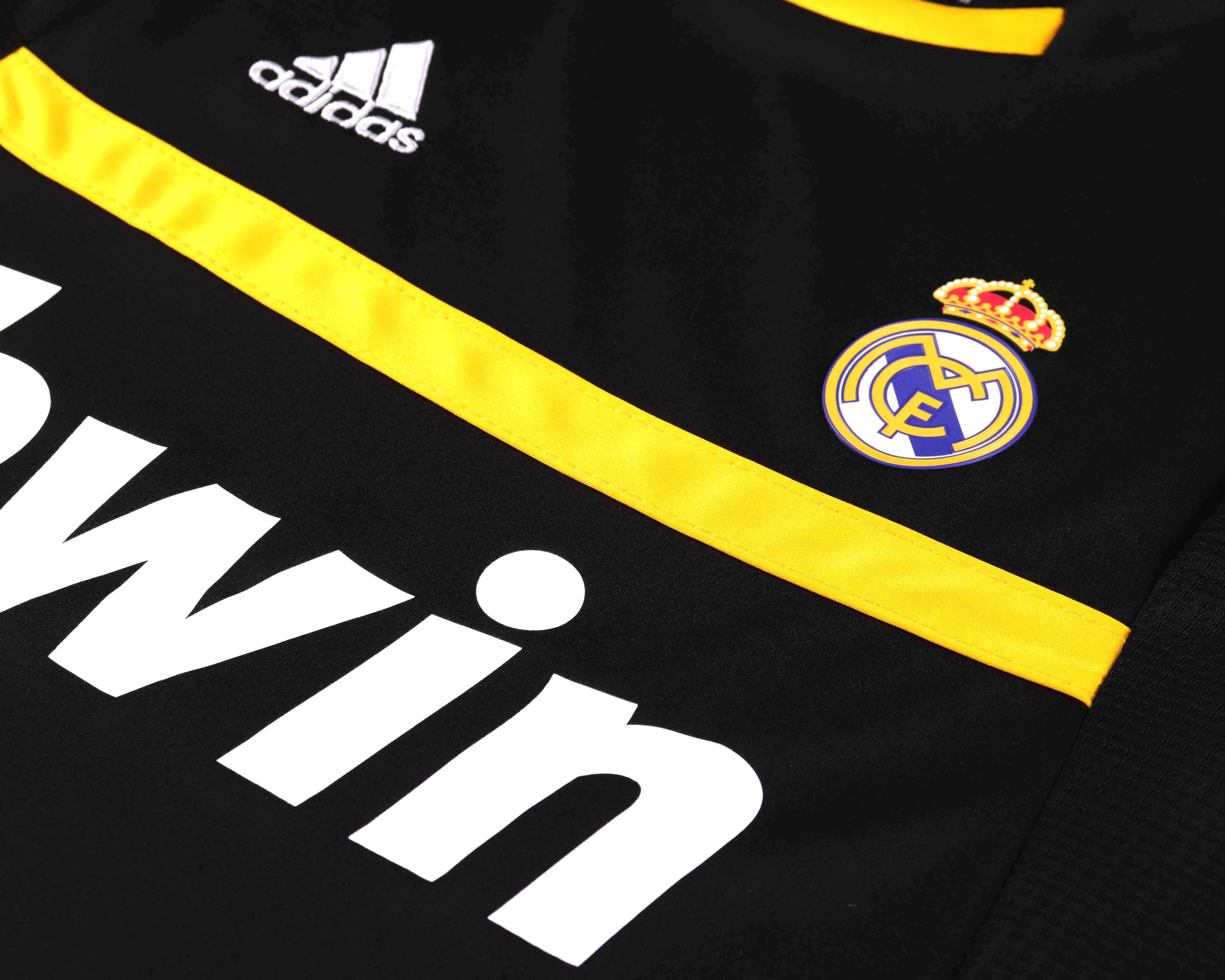 2011-12 Real Madrid Goalkeeper Retro Black Shirt - Kids view 6