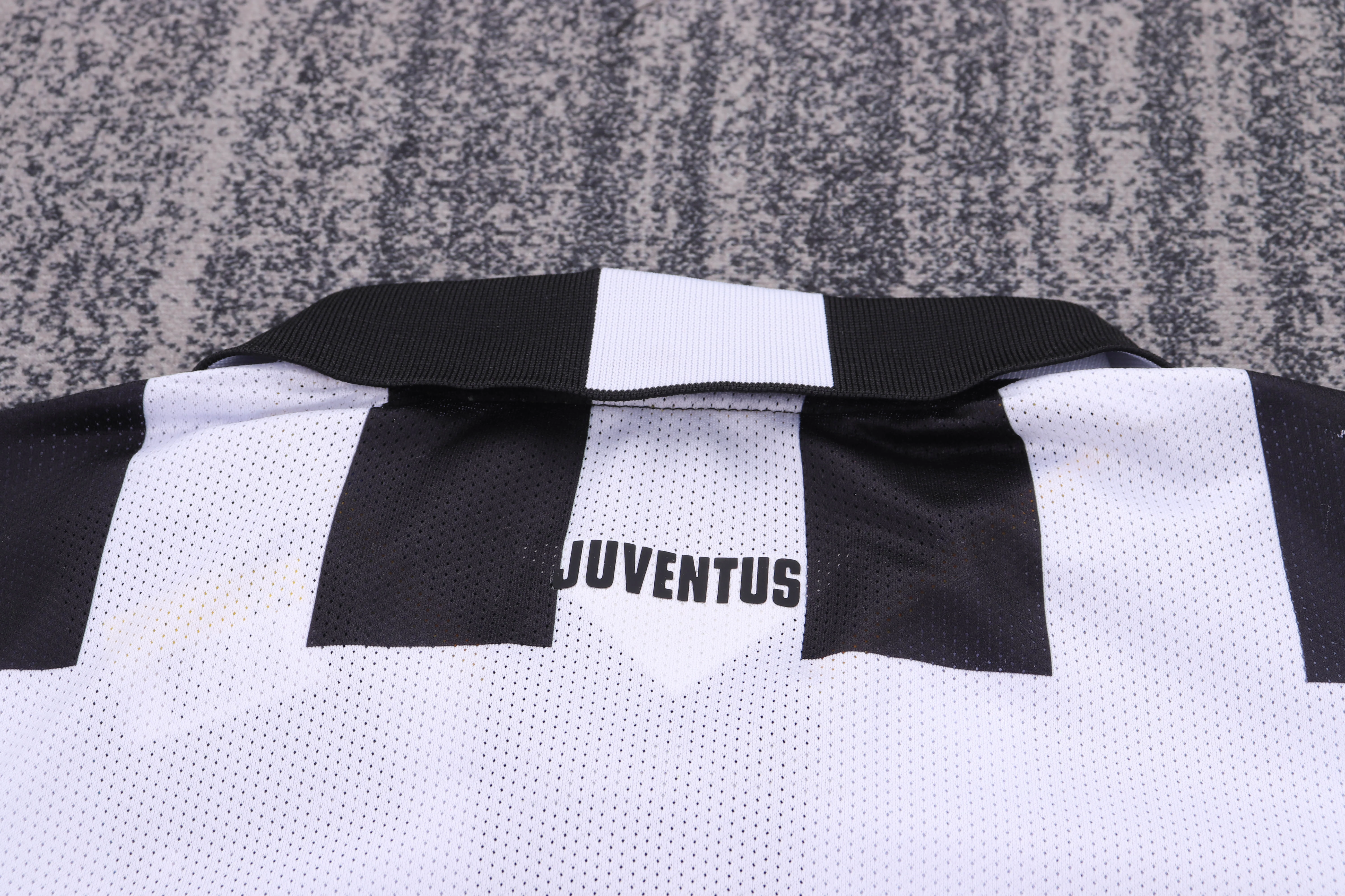 2014-15 Juventus Home Retro Jersey - Children's view 3
