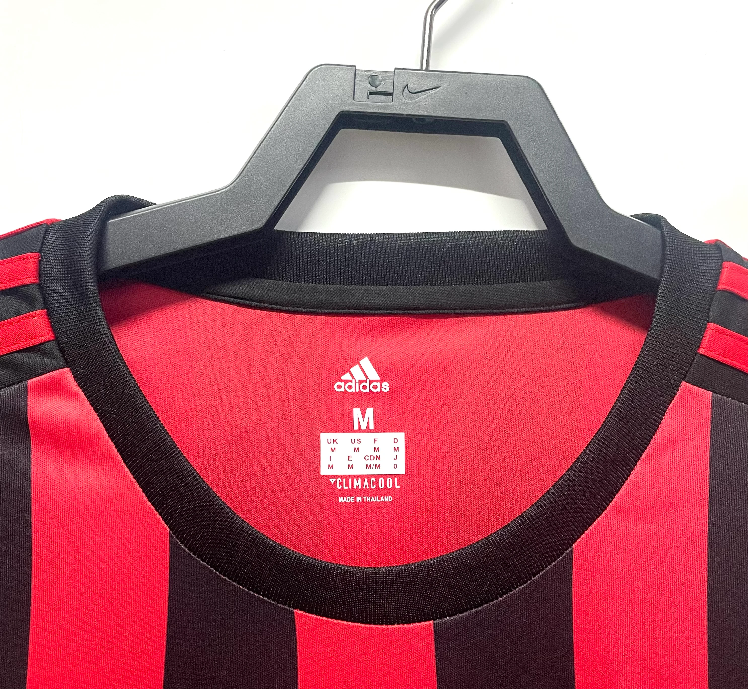 2017-18 AC Home Retro Jersey view 7