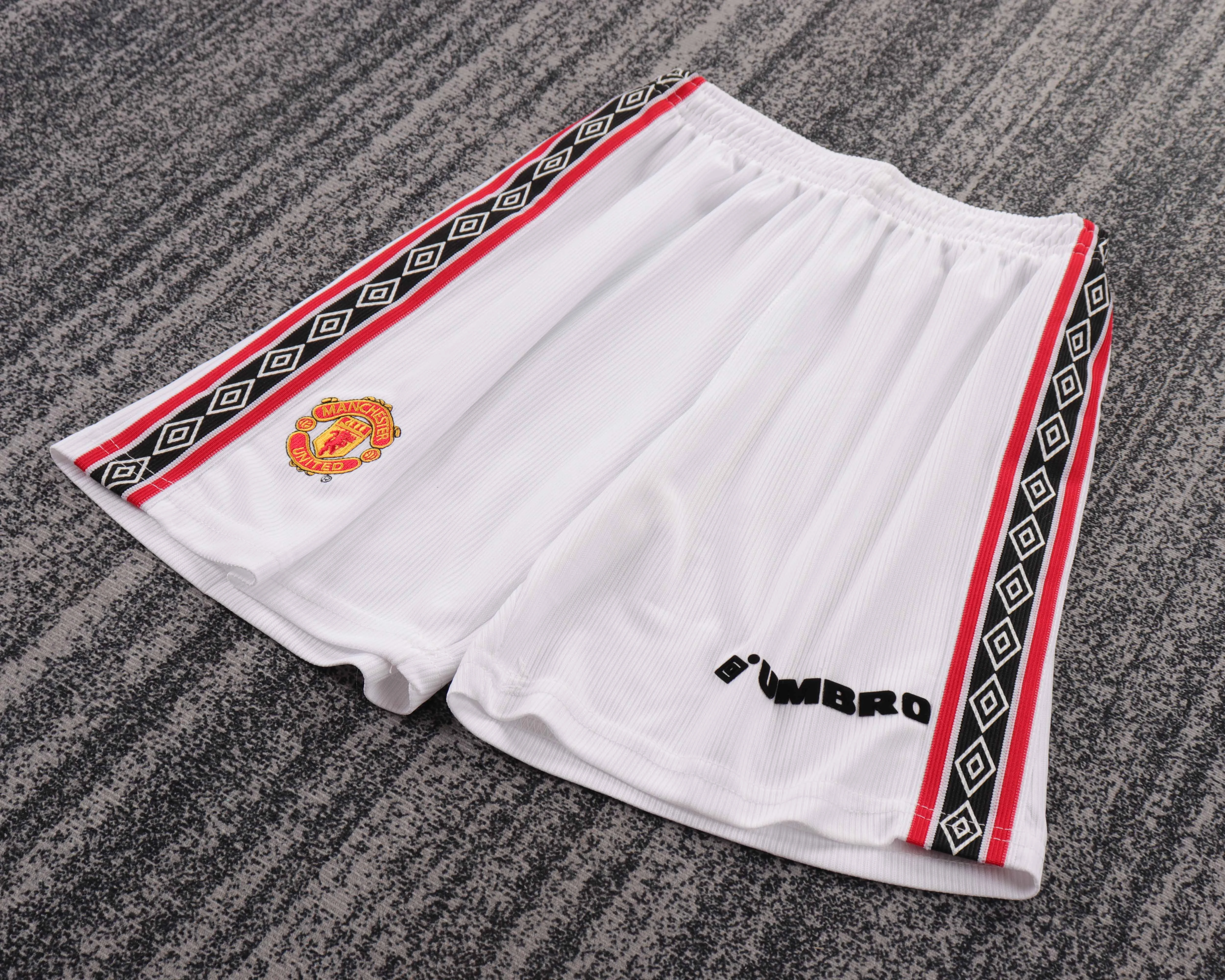 1998-99 Manchester United Home Retro Shirt - Kids view 7