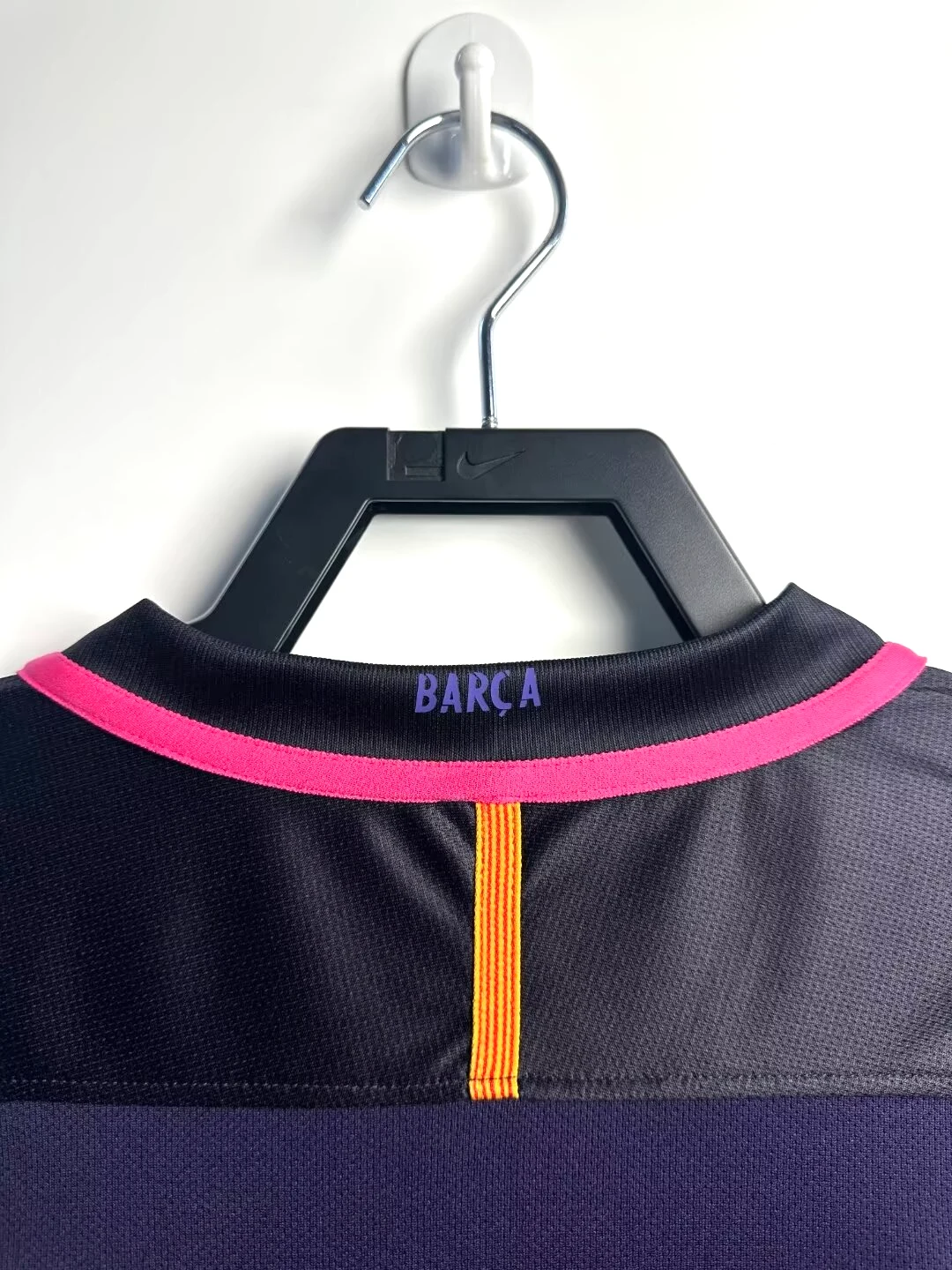 2016-17 Barcelona Away Retro Jersey view 5