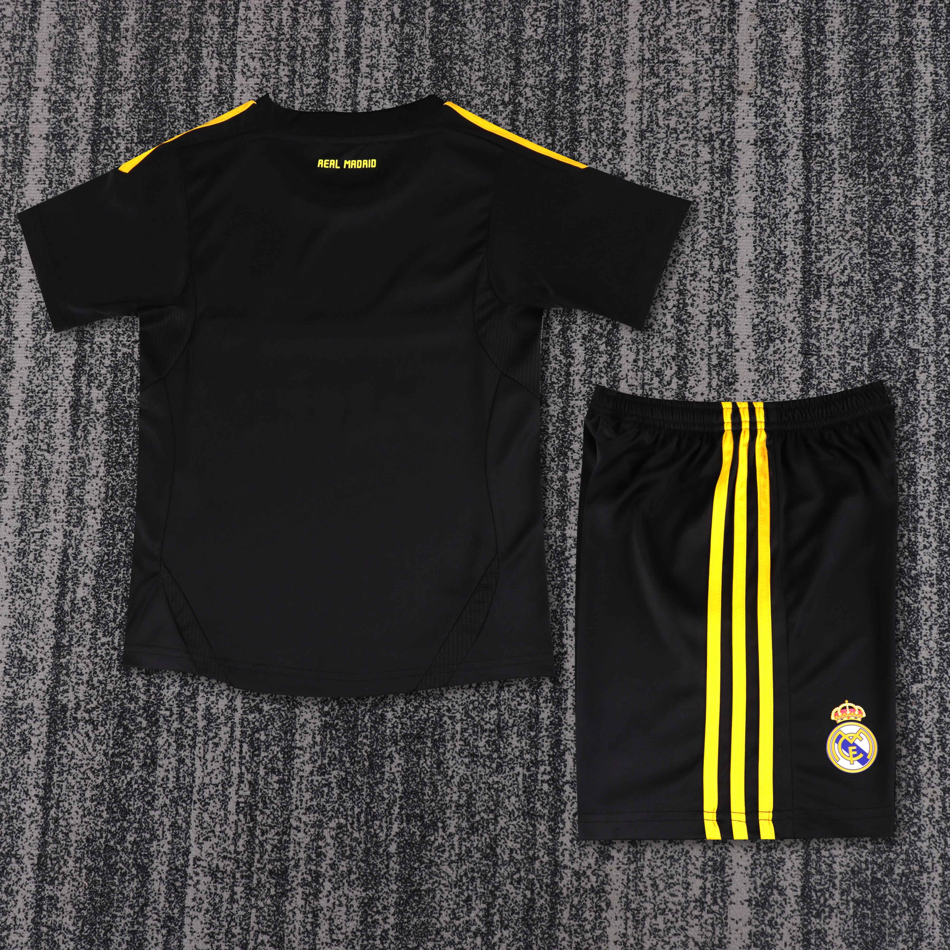 2011-12 Real Madrid Goalkeeper Retro Black Shirt - Kids view 2